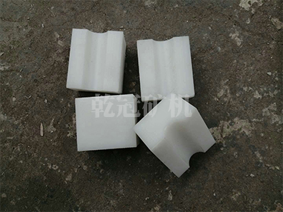 簡(jiǎn)述MC尼龍制作天輪襯塊有哪些優(yōu)點(diǎn)？